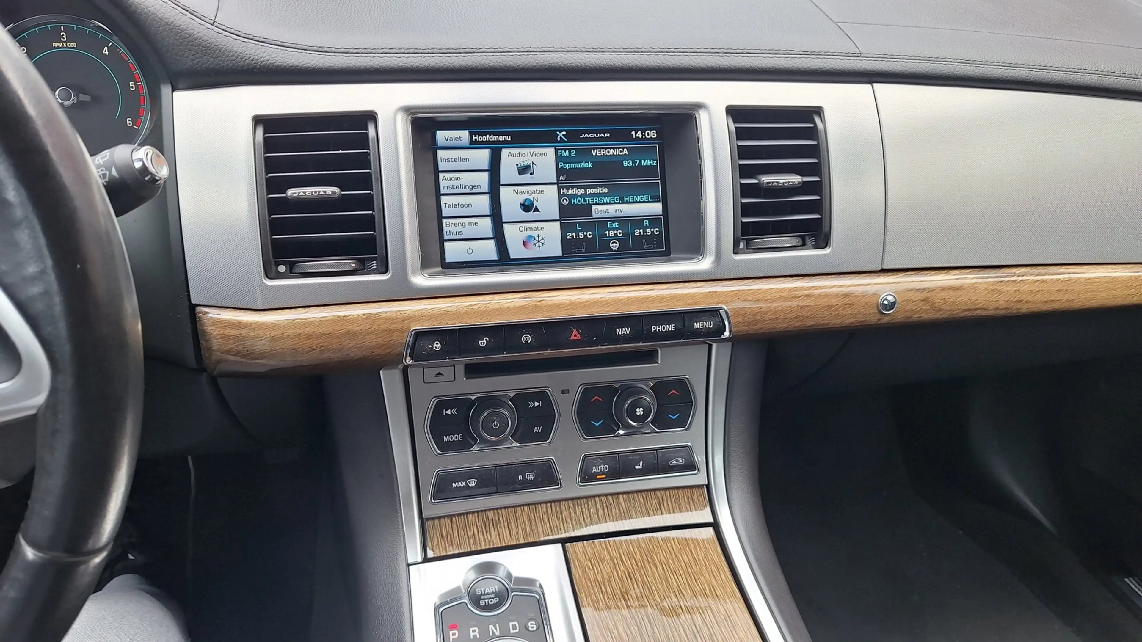 Jaguar XF Sportbrake 2.2D — photo 7
