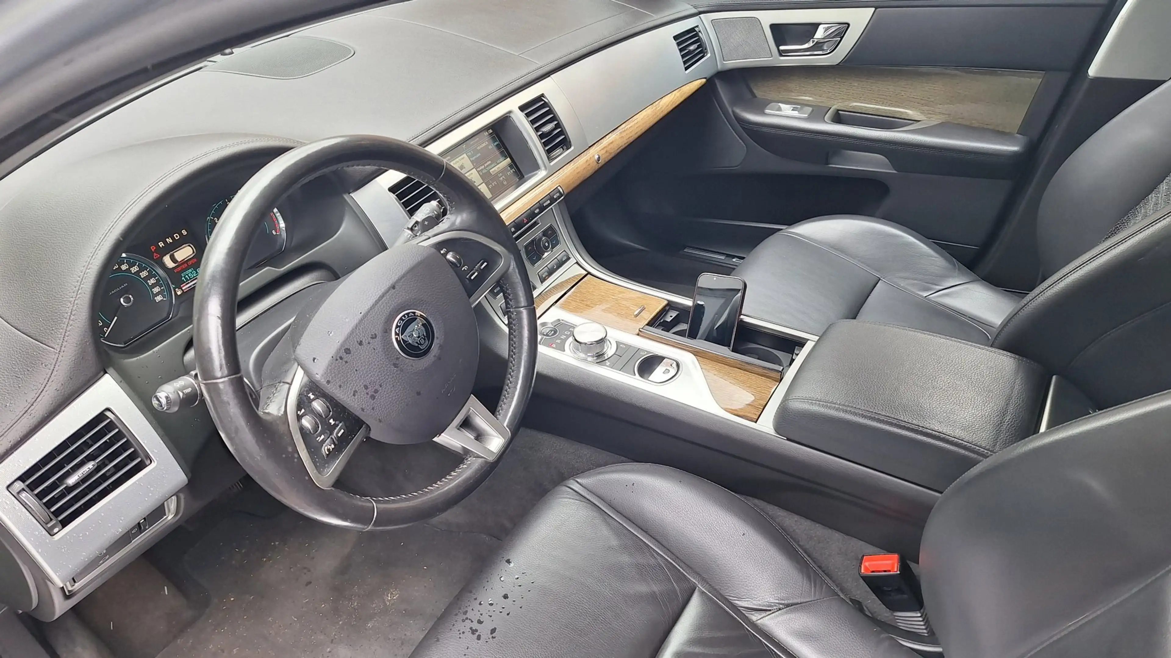 Jaguar XF Sportbrake 2.2D — photo 5