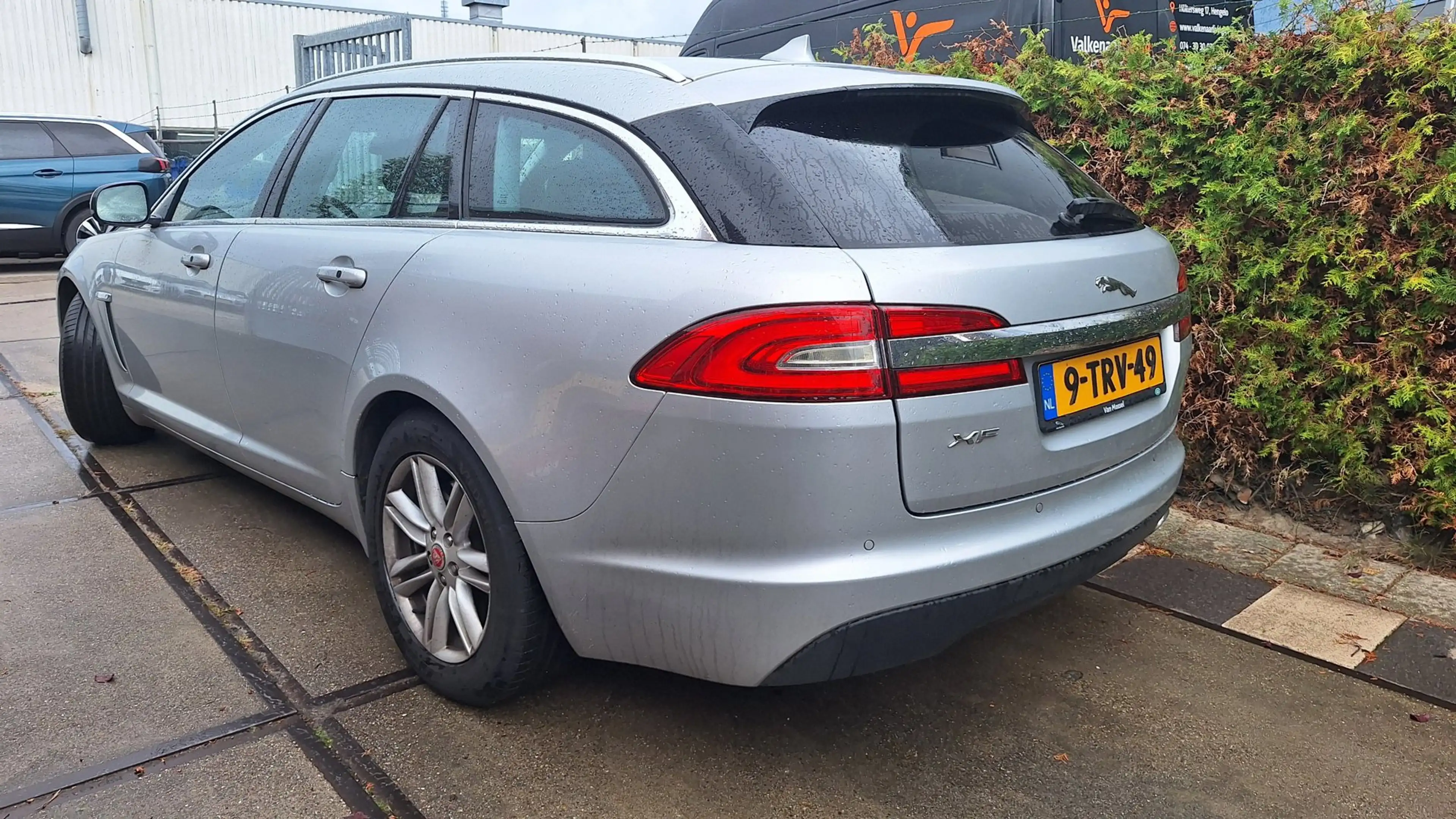Jaguar XF Sportbrake 2.2D — photo 2