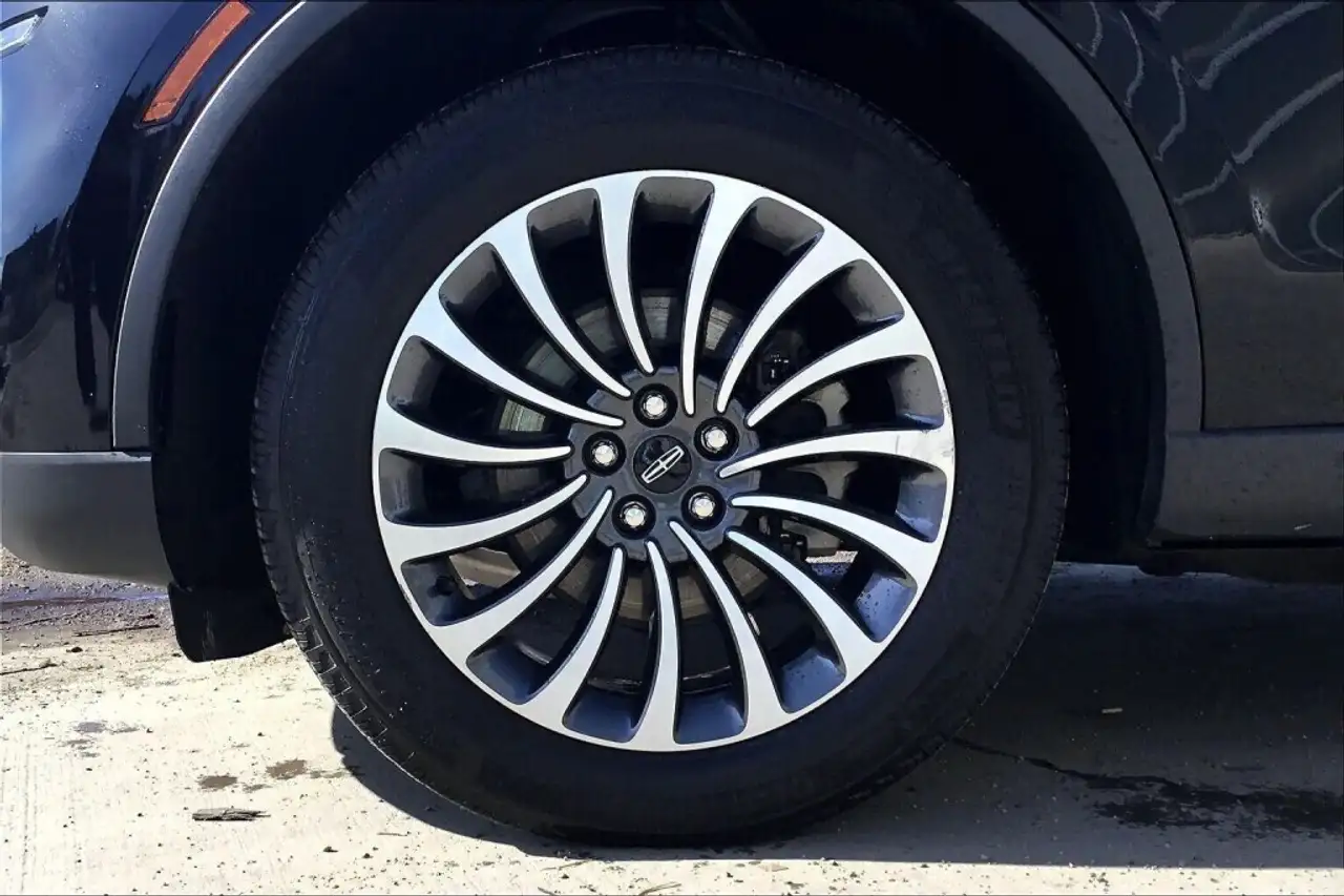 Lincoln Aviator снимка Lincoln Aviator