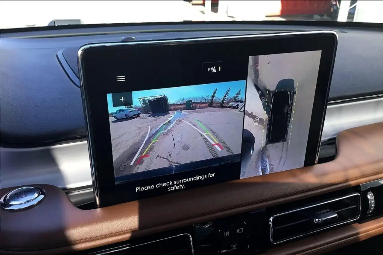 Lincoln Aviator снимка Lincoln Aviator