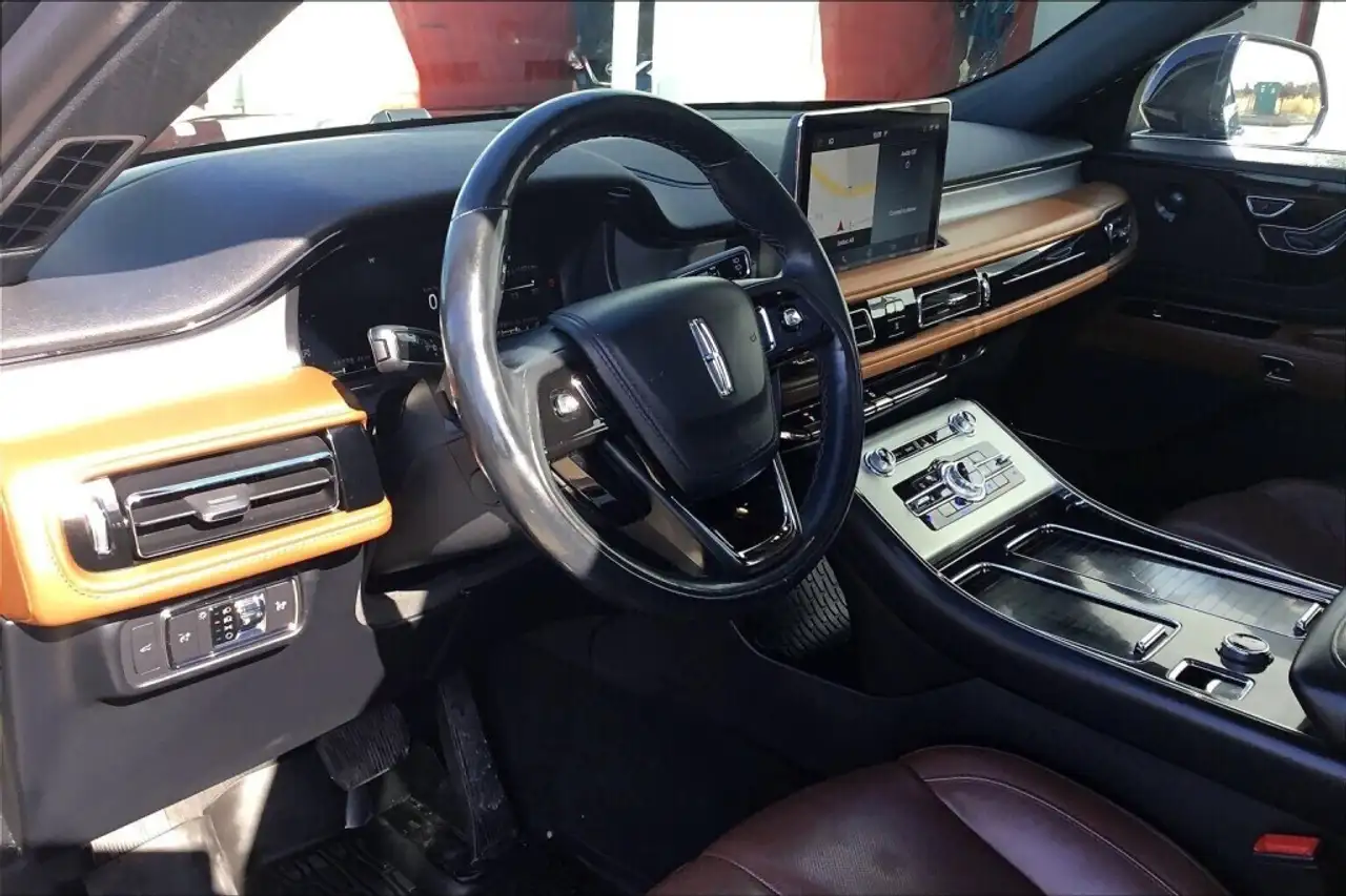 Lincoln Aviator снимка Lincoln Aviator