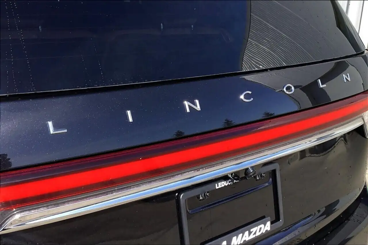 Lincoln Aviator снимка Lincoln Aviator