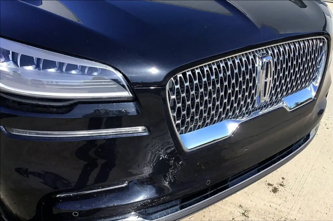 Lincoln Aviator снимка Lincoln Aviator