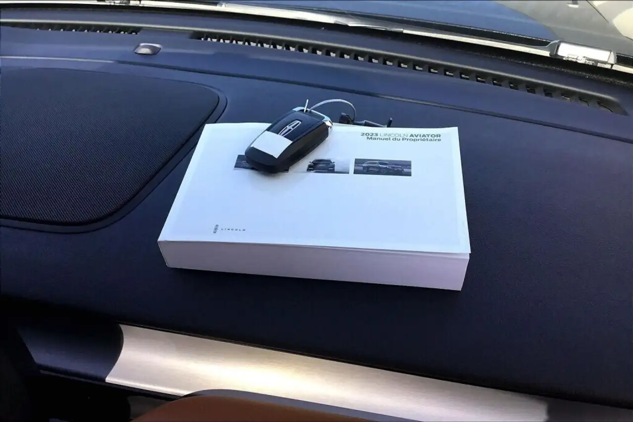 Lincoln Aviator снимка Lincoln Aviator