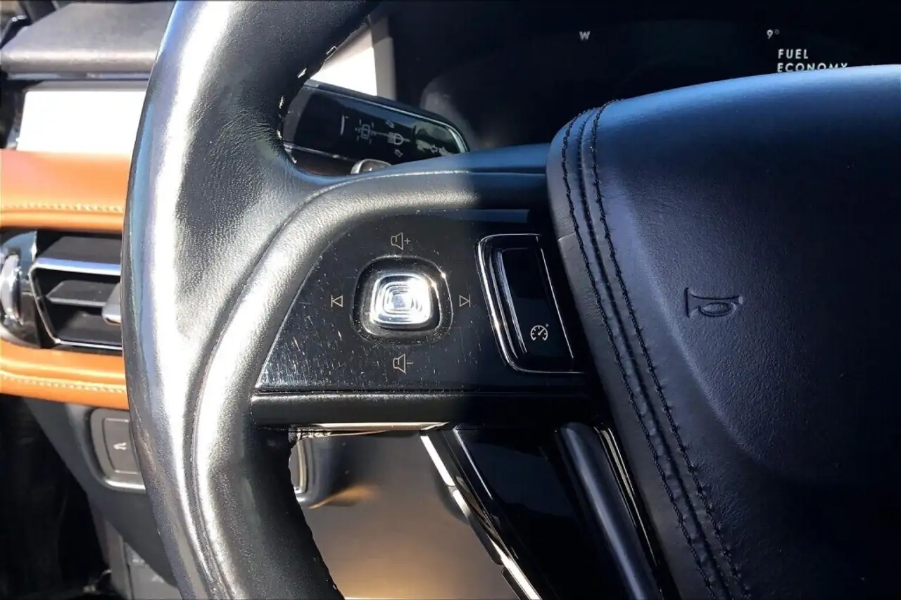 Lincoln Aviator снимка Lincoln Aviator