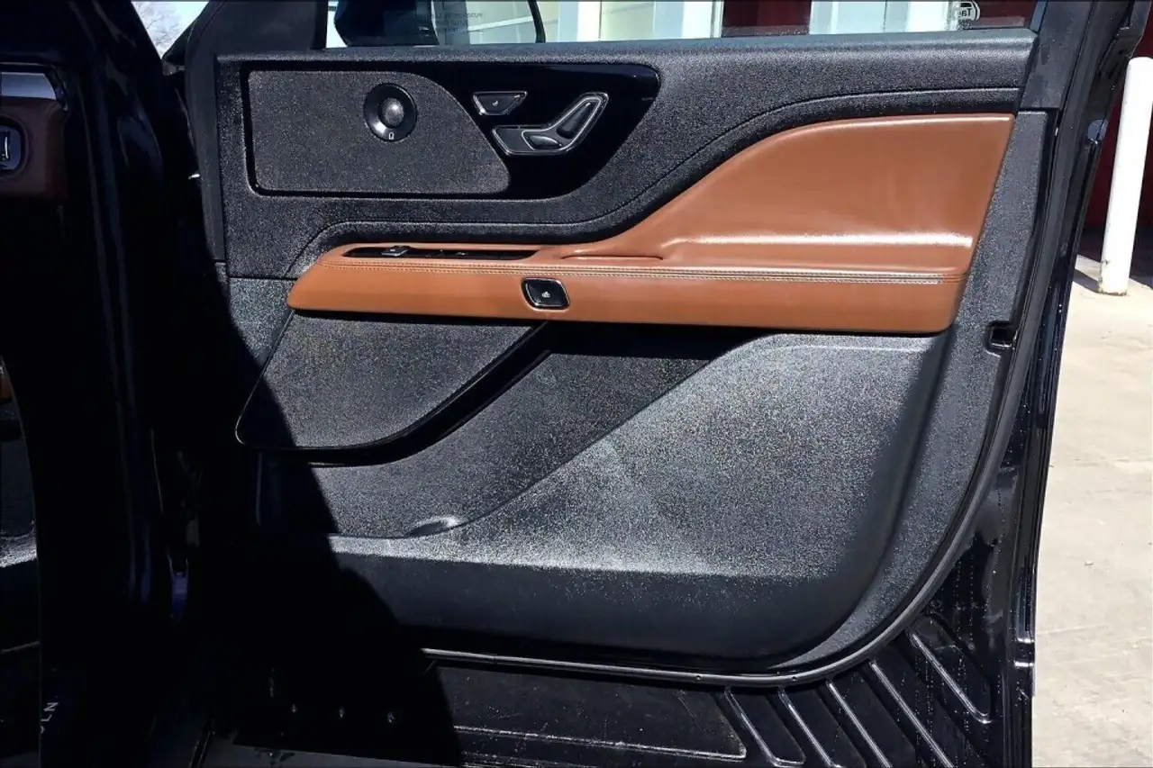 Lincoln Aviator снимка Lincoln Aviator