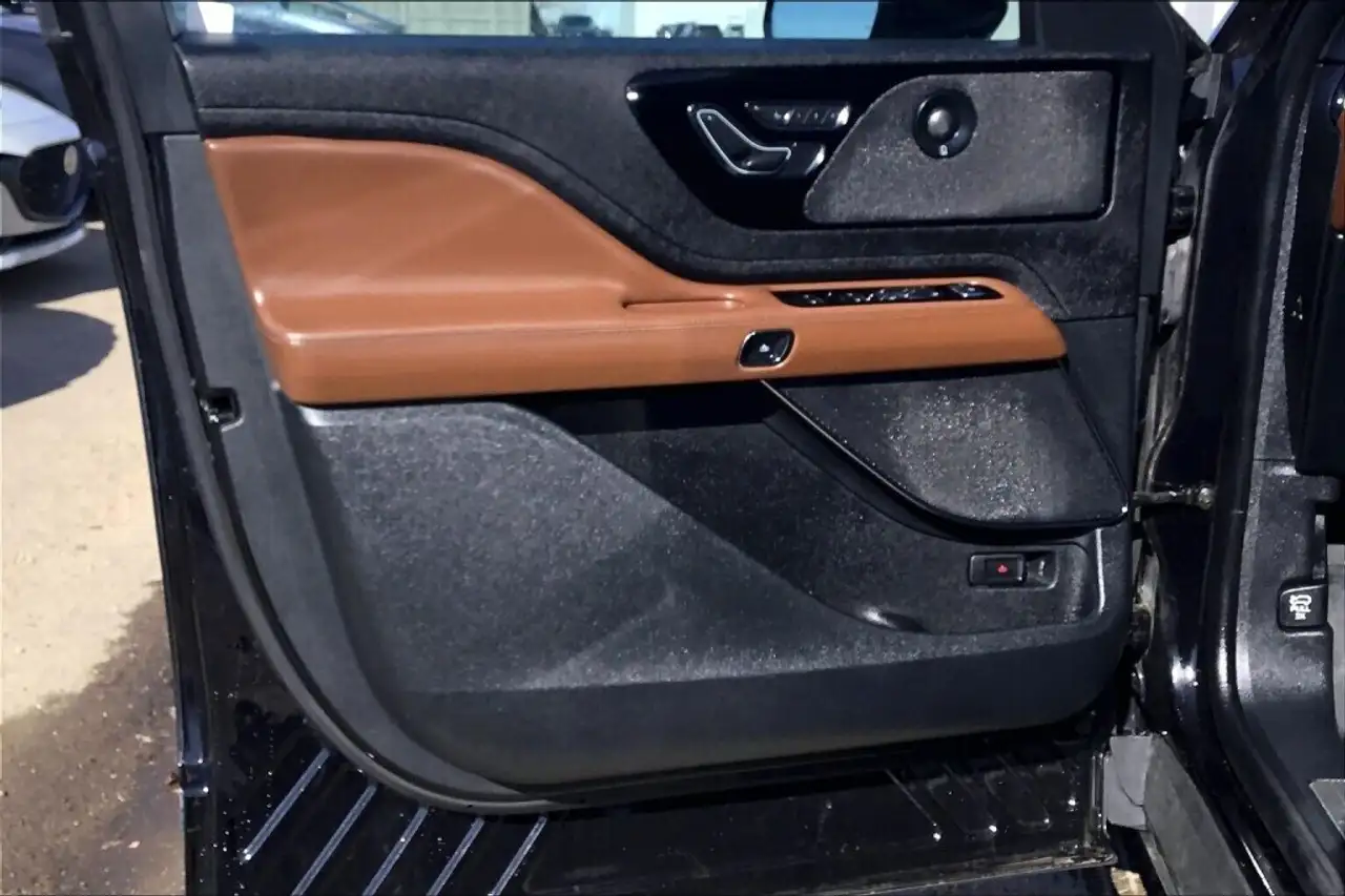 Lincoln Aviator снимка Lincoln Aviator