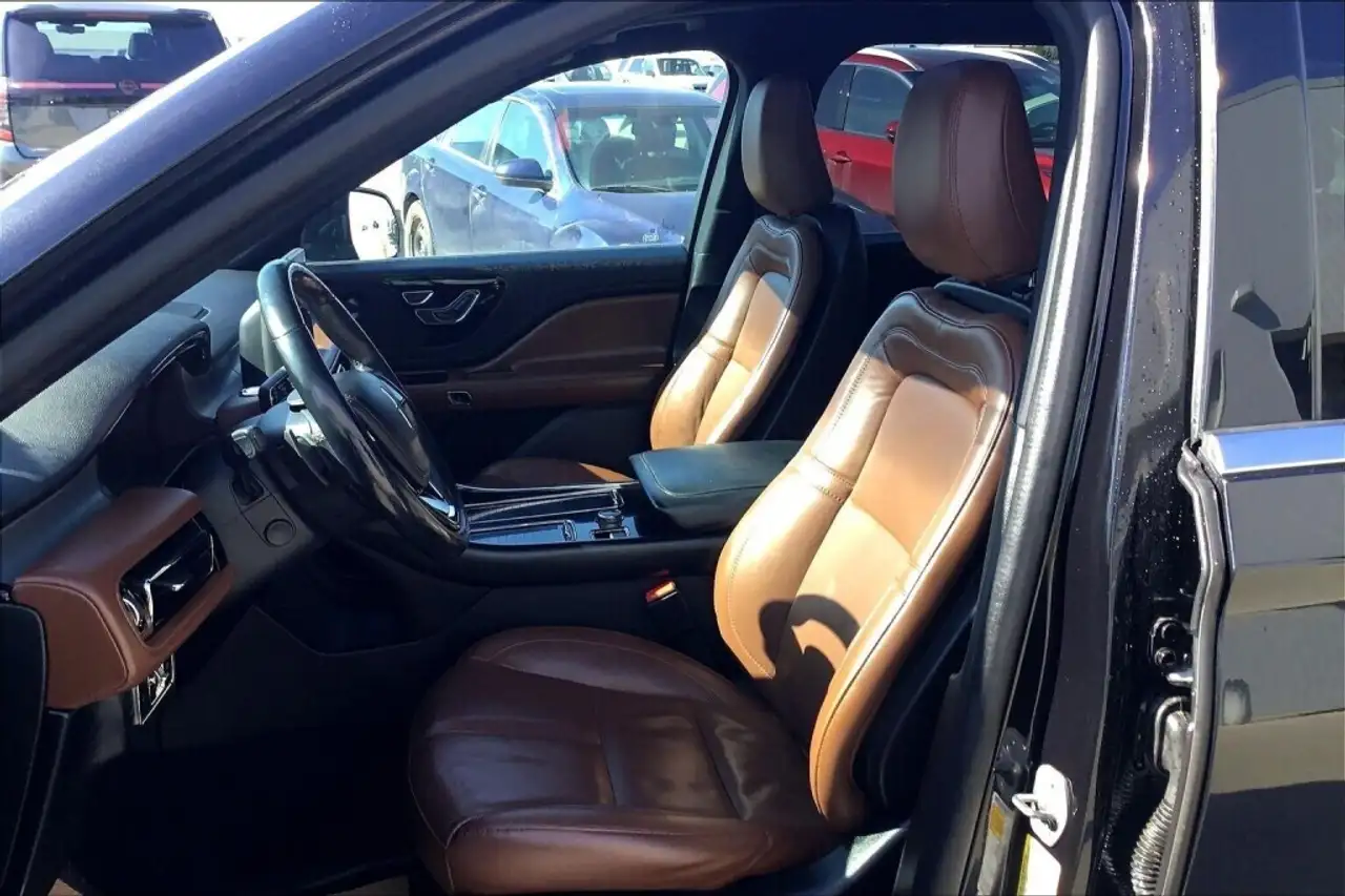 Lincoln Aviator снимка Lincoln Aviator