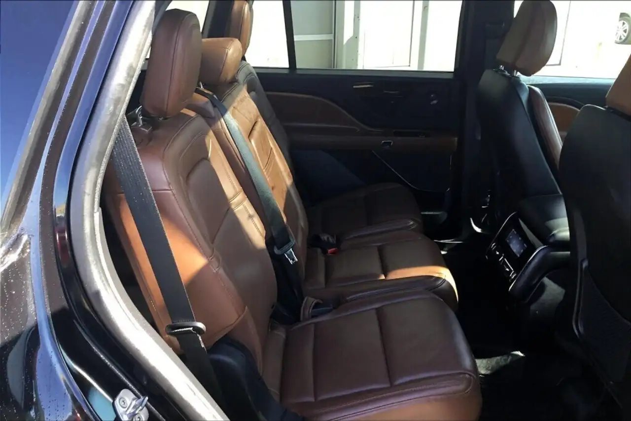 Lincoln Aviator снимка Lincoln Aviator