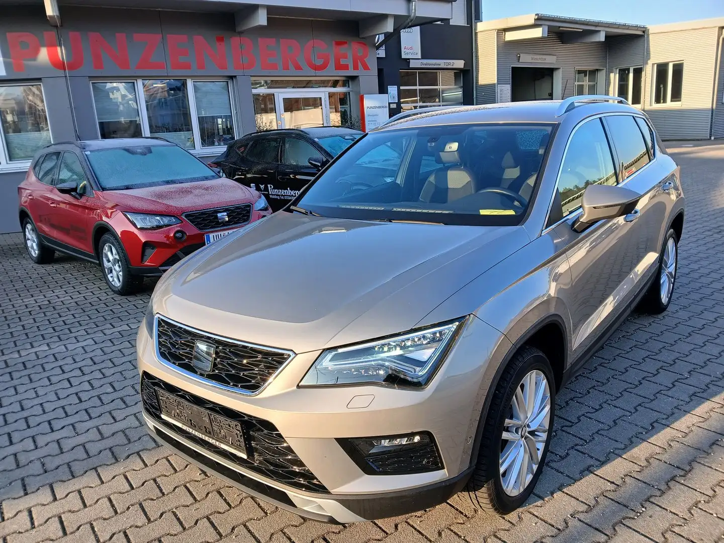 SEAT Ateca Xcellence 2.0 TDI DSG 4Drive Grau - 1
