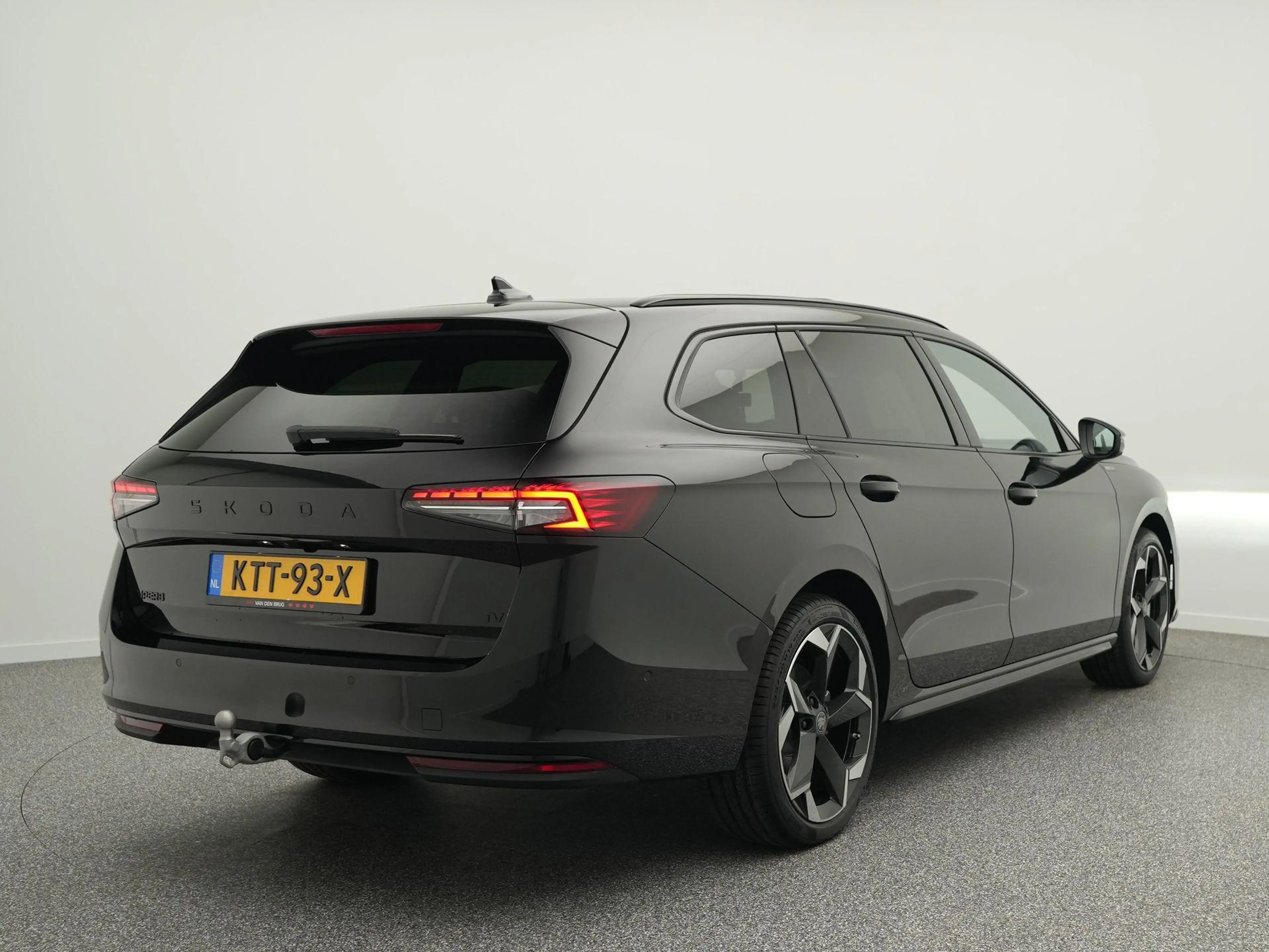 Skoda Superb Combi 1.5 TSI 204pk PHEV Sportline Business | Pano — photo 2