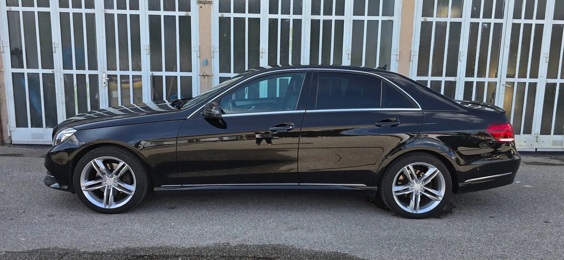 Mercedes-Benz E 250 CDI Aut. 4Matic *LED*Navi*Luftfahrwerk*Tempomat* Schwarz - 2