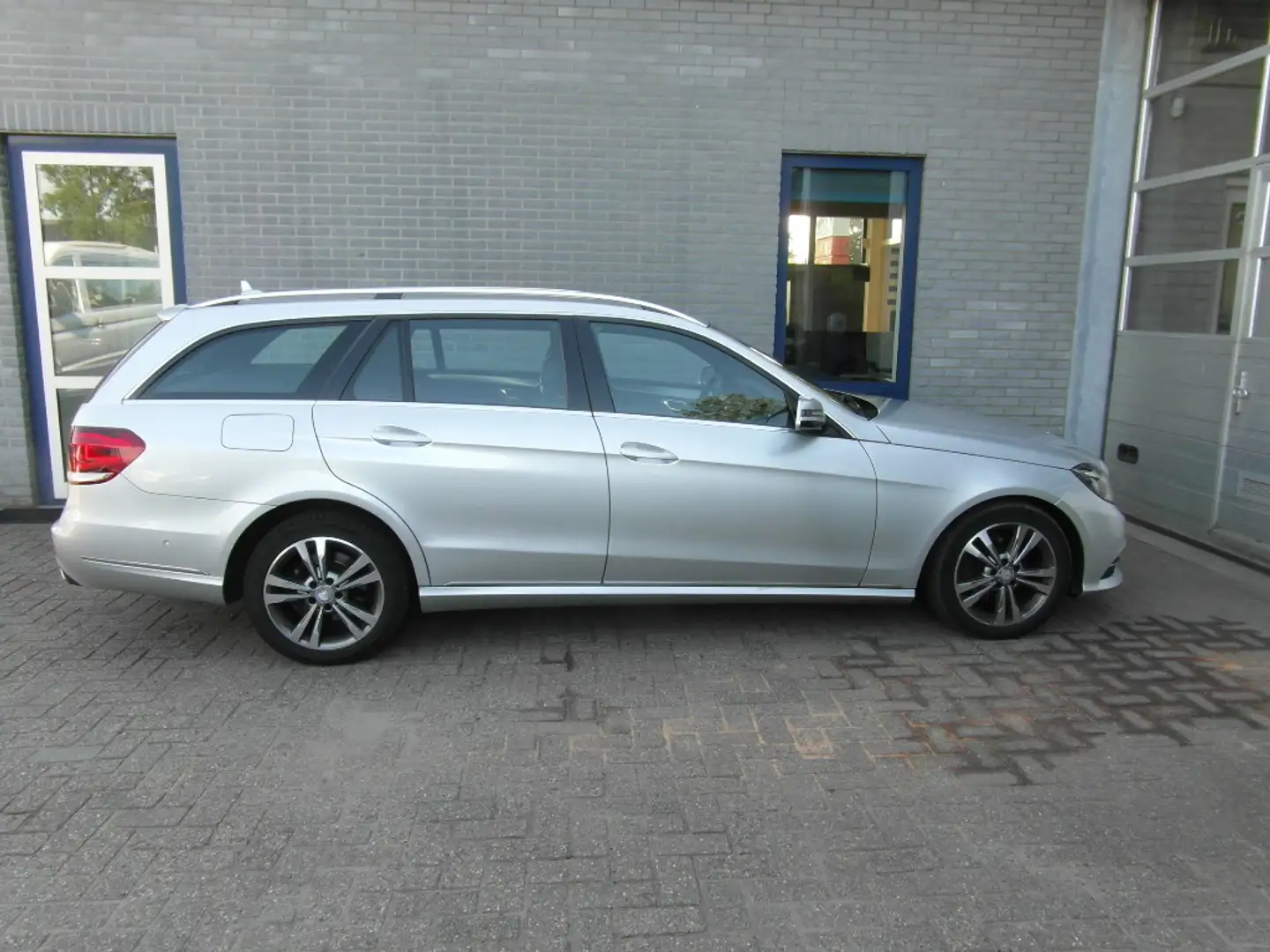 Mercedes-Benz E 220 Estate BlueTEC Ambition Avantgarde Grijs - 2