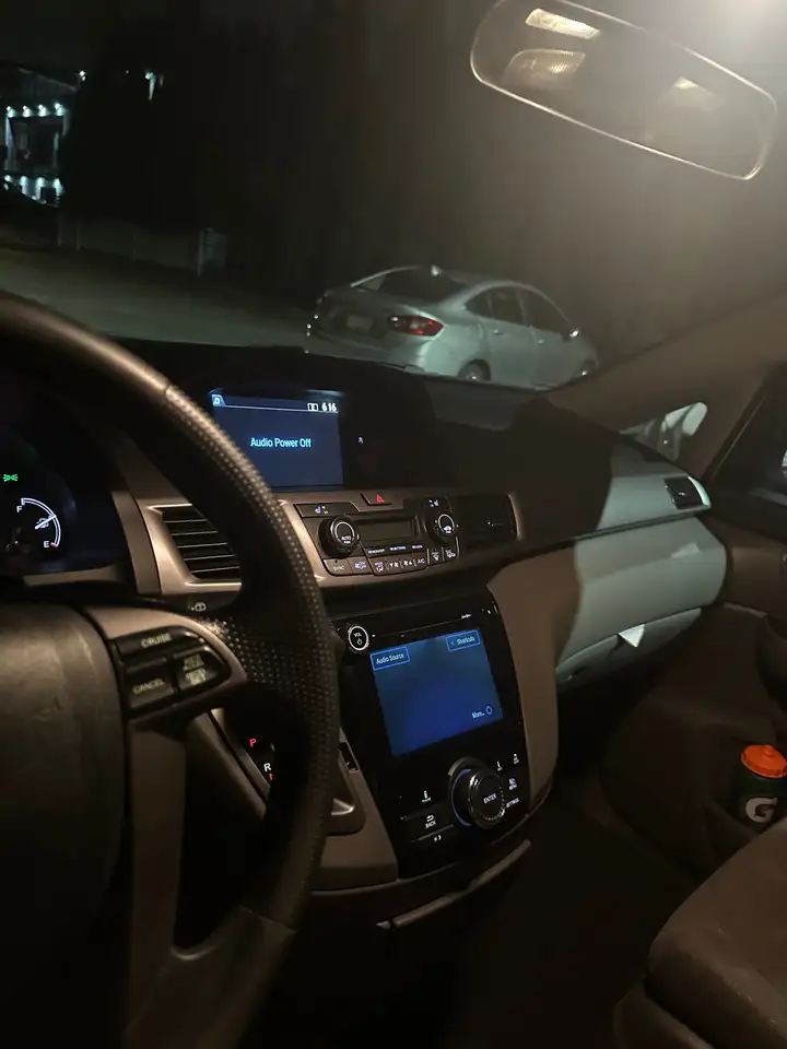 Honda Odyssey снимка Honda Odyssey