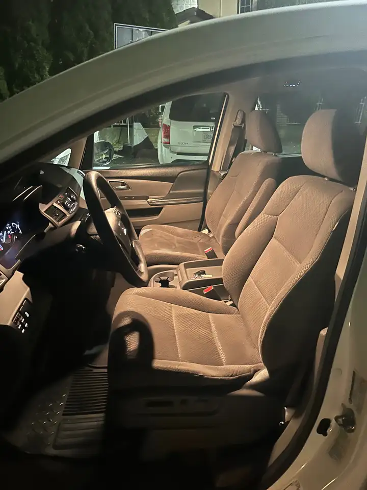 Honda Odyssey снимка Honda Odyssey