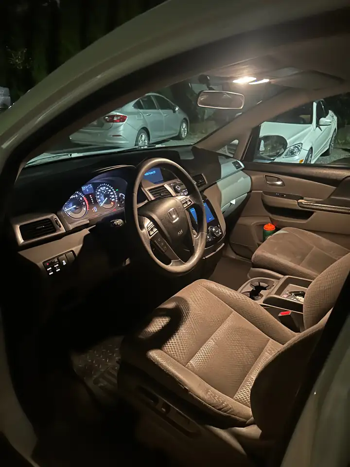 Honda Odyssey снимка Honda Odyssey