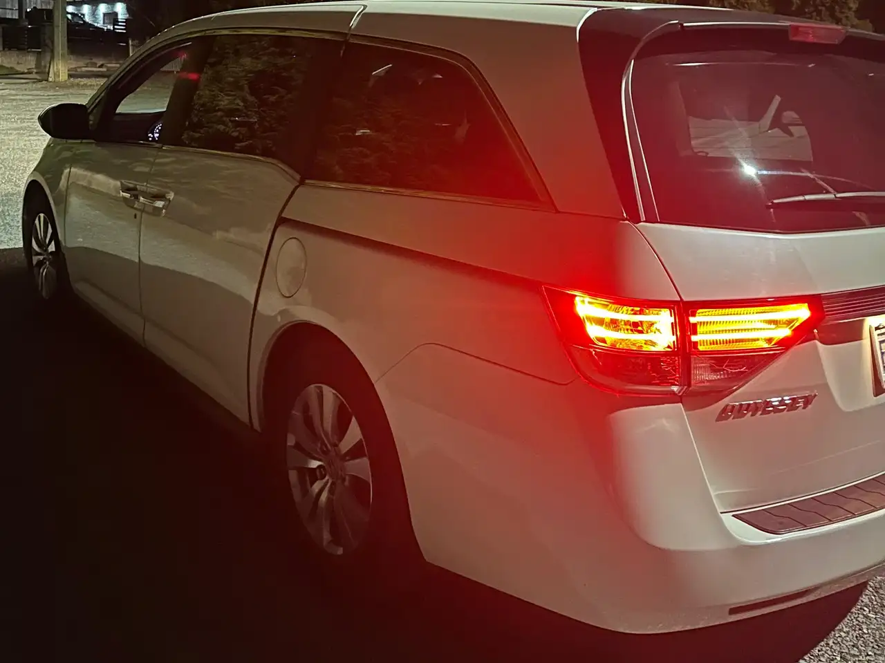 Honda Odyssey снимка Honda Odyssey