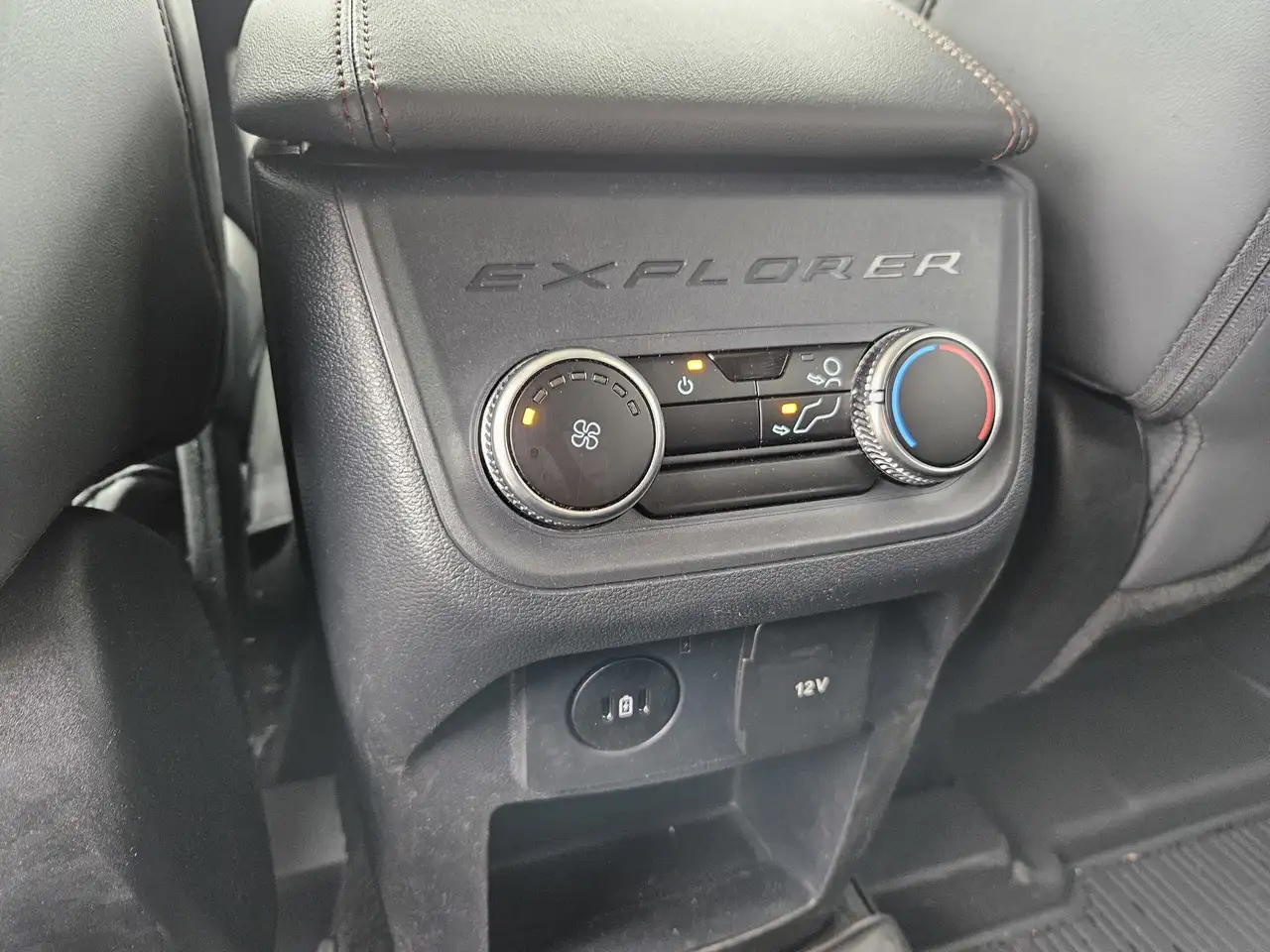 Ford Explorer снимка Ford Explorer