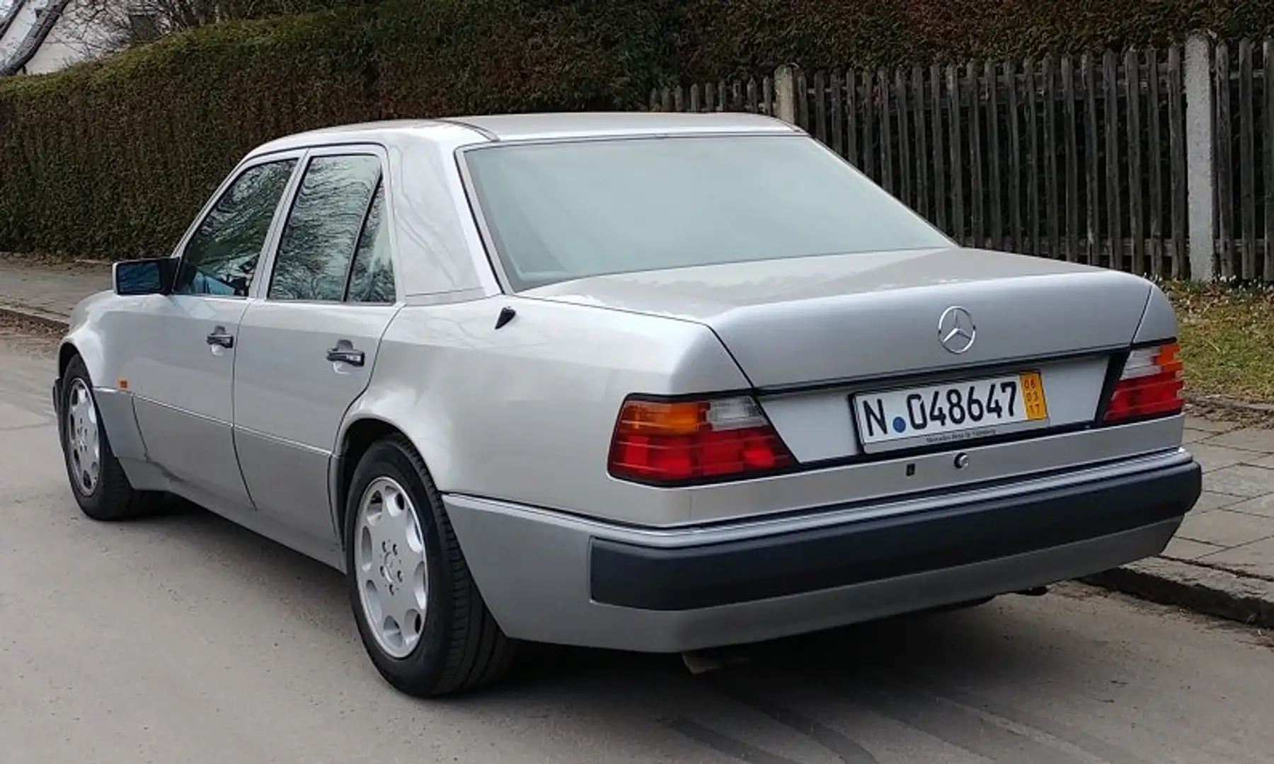 Mercedes-Benz E 500 500E im seltenen Zustand,lückenlose Historie Zilver - 2