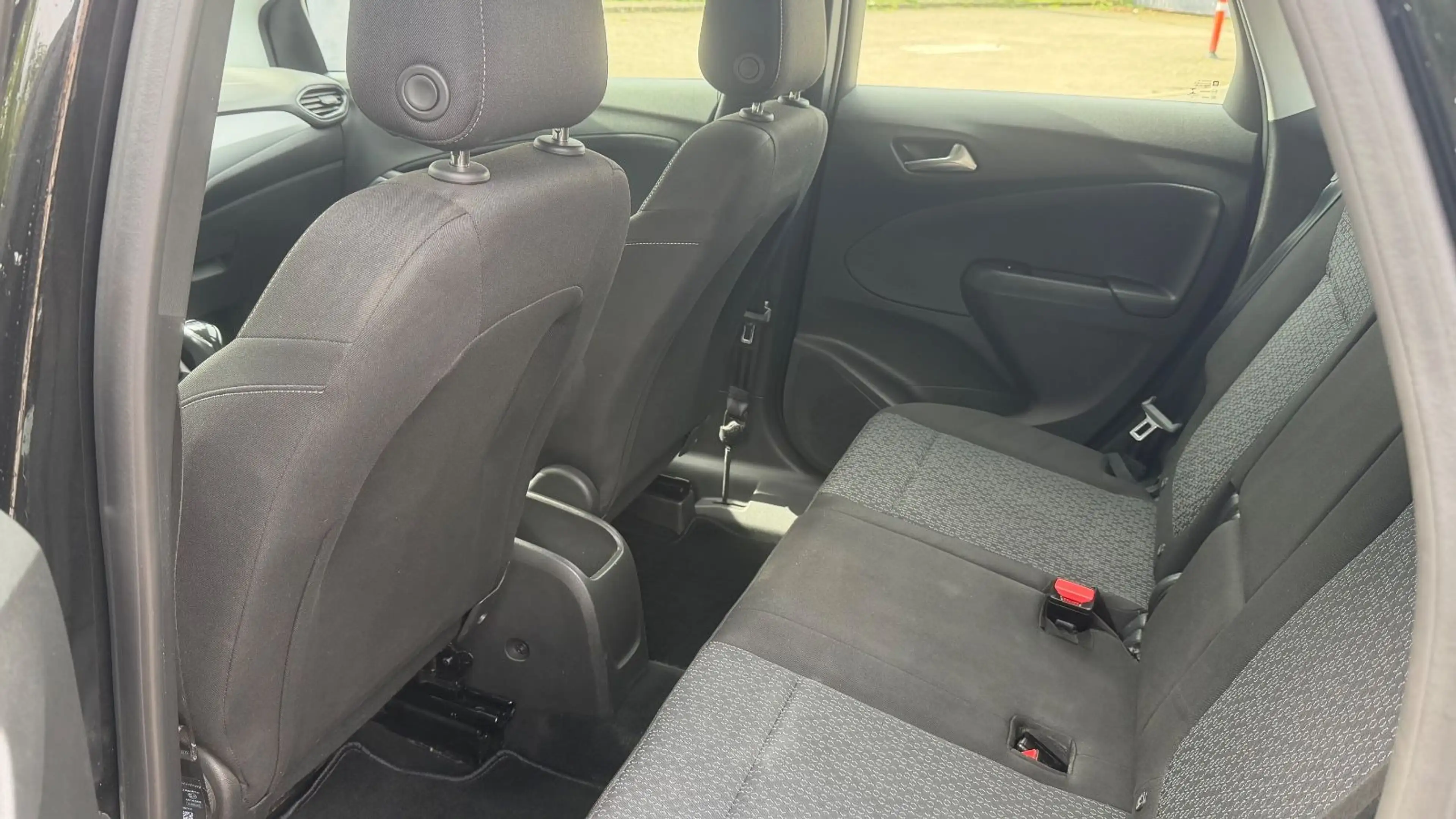 Opel Crossland X — photo 15