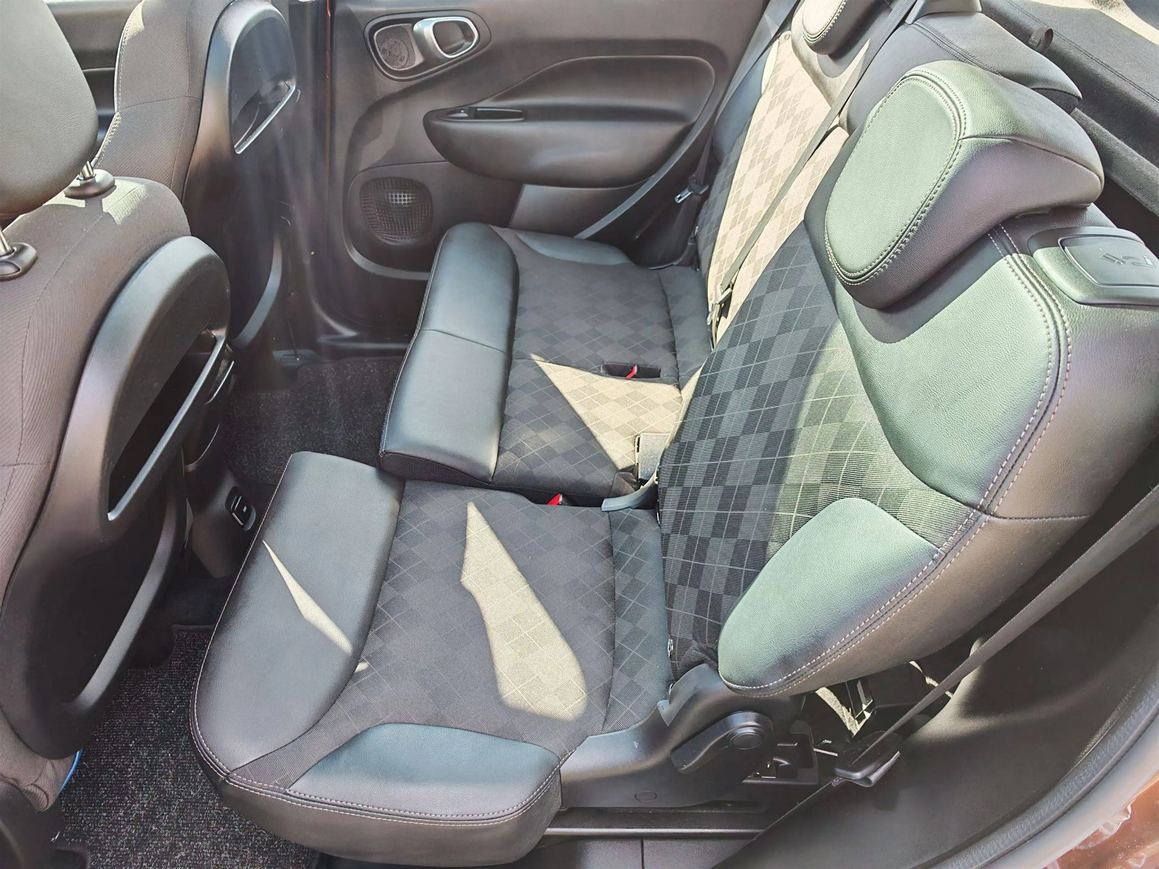 Fiat 500L Urban Lounge 1.4 T-Jet 16V Navi-Glasdach-AHK-Kamera — photo 9