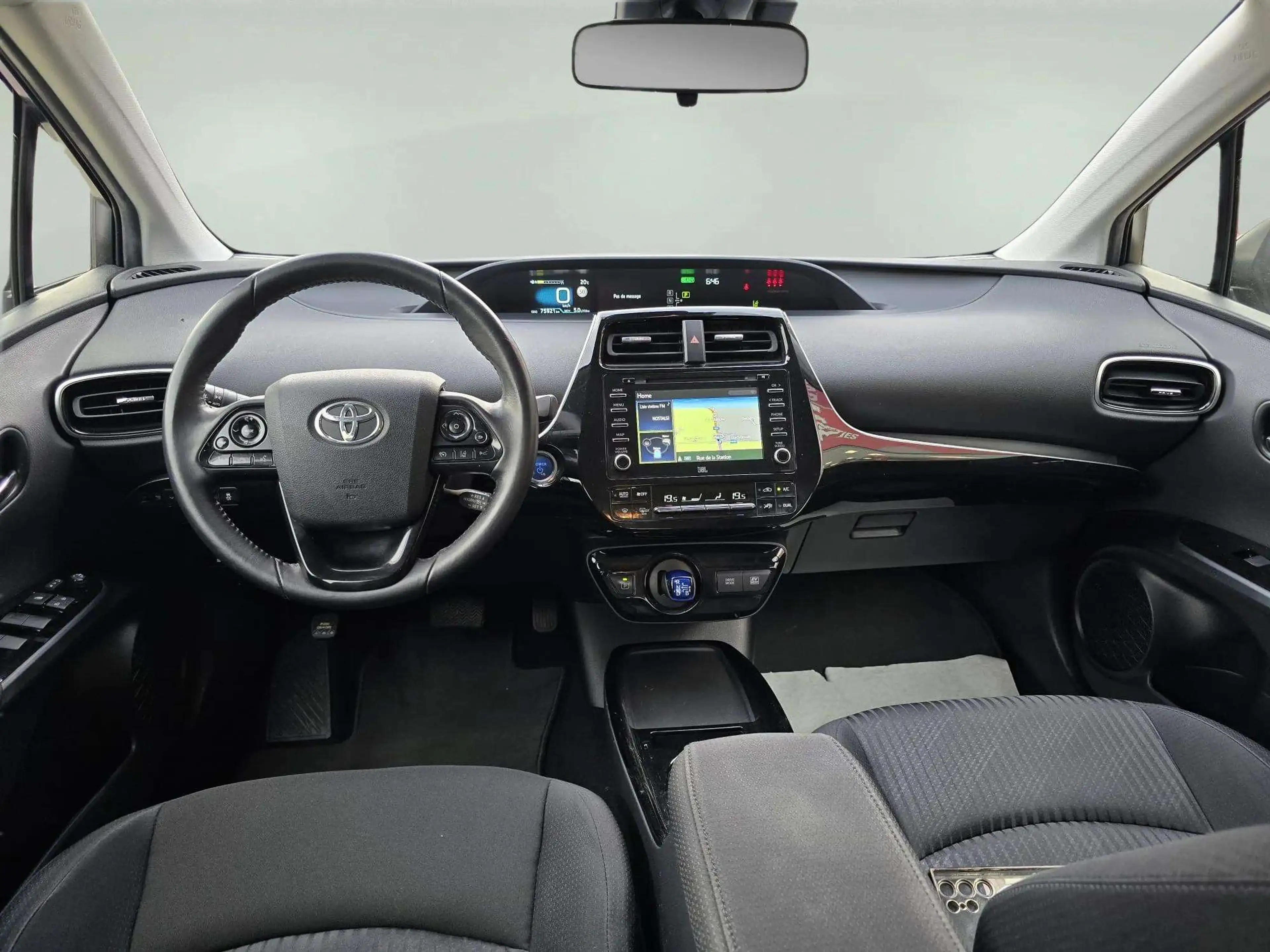 Toyota Prius Prius HEV  COMFORT — photo 14