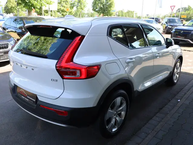 Volvo XC40 view 11