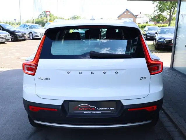 Volvo XC40 view 9