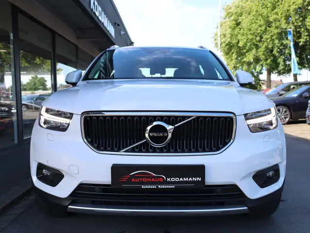 Volvo XC40 view 4
