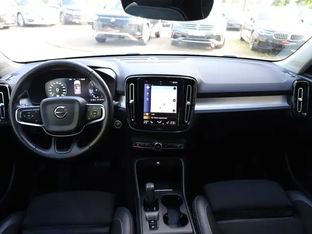 Volvo XC40 view 15