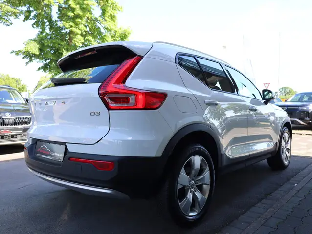Volvo XC40 view 12