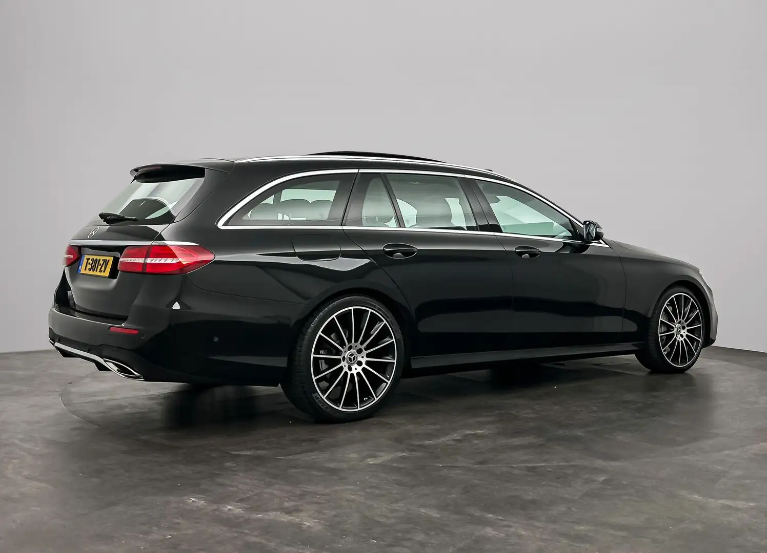Mercedes-Benz E 200 Estate Business Solution AMG Noir - 2