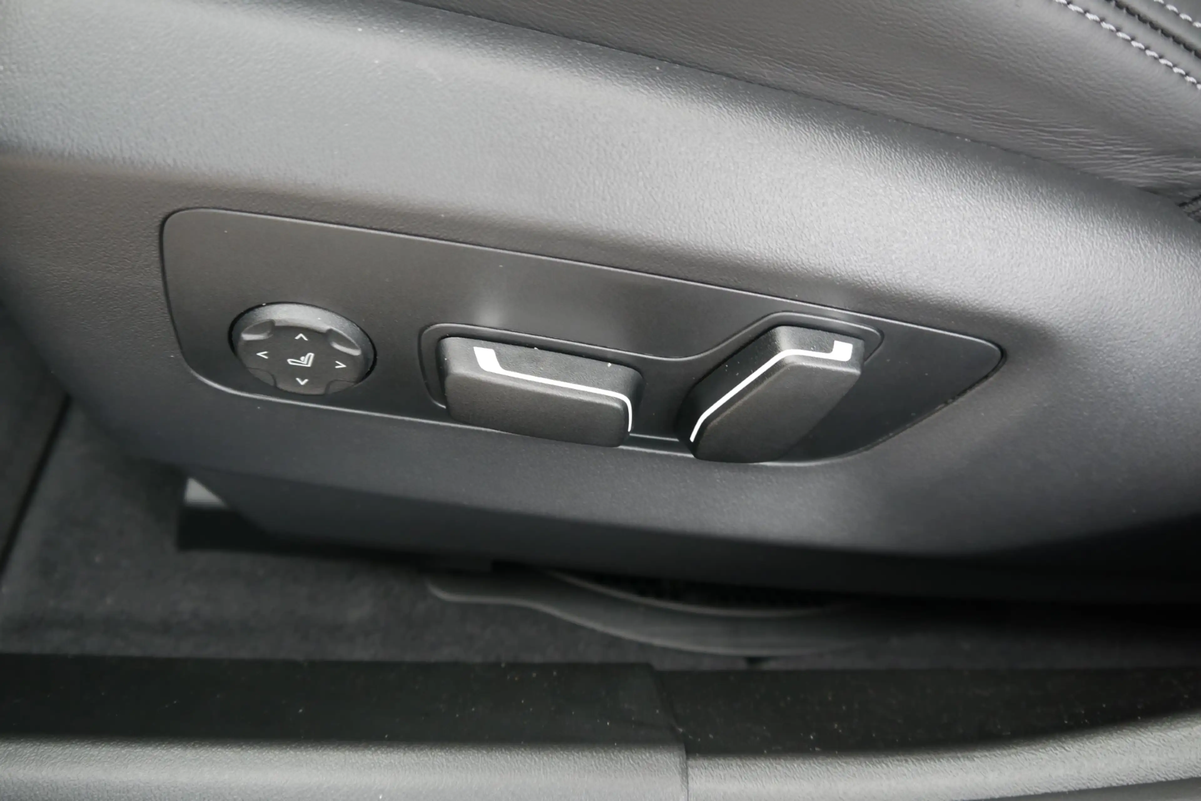 BMW 540 d xDrive *M-Paket Pro/AHK/Pano/M-Sitz/Innovationspaket/Comfort Paket/Sitzlüftung* — photo 13
