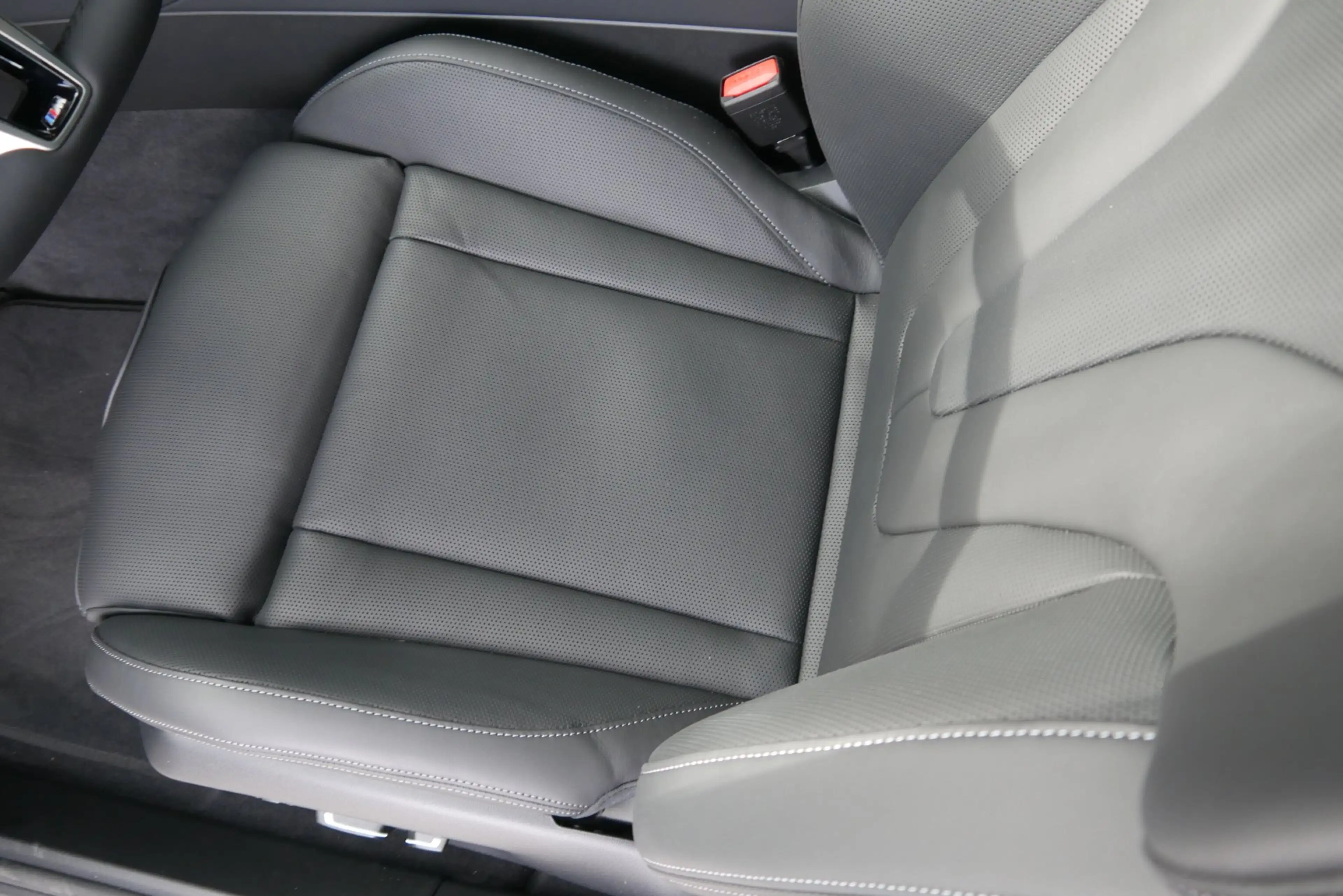 BMW 540 d xDrive *M-Paket Pro/AHK/Pano/M-Sitz/Innovationspaket/Comfort Paket/Sitzlüftung* — photo 12