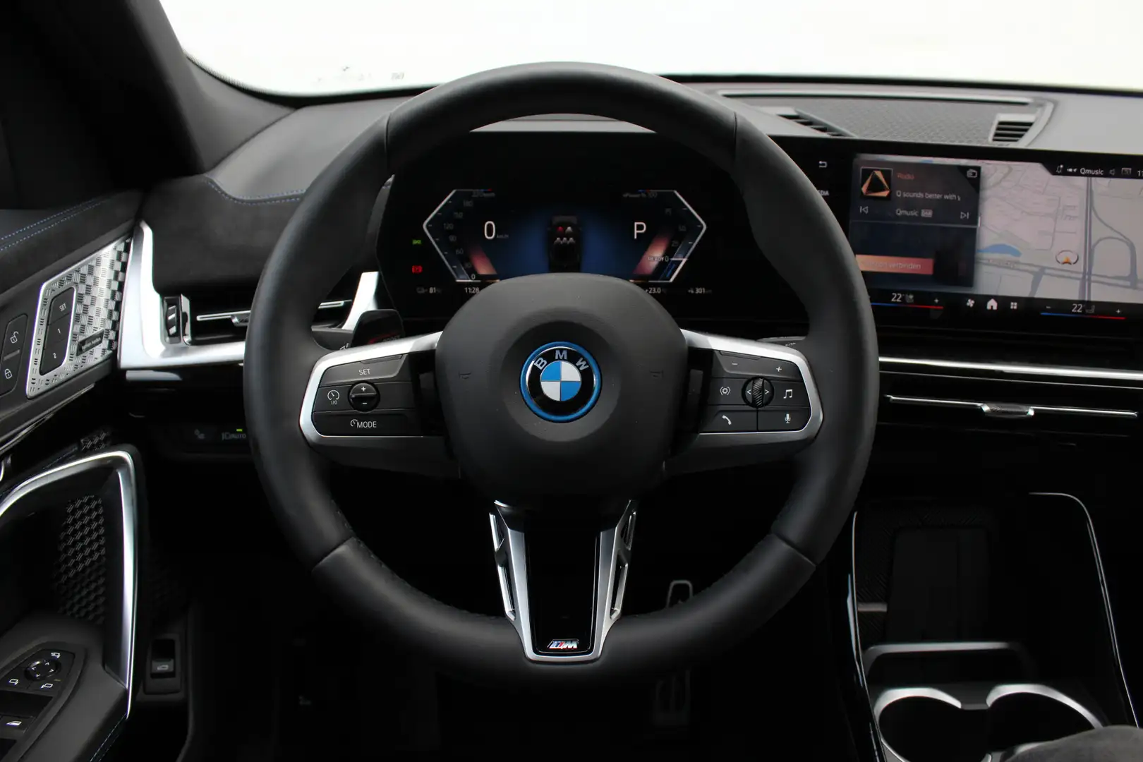BMW iX2 eDrive20 High Executive M Sport / Panoramadak / Tr Schwarz - 2