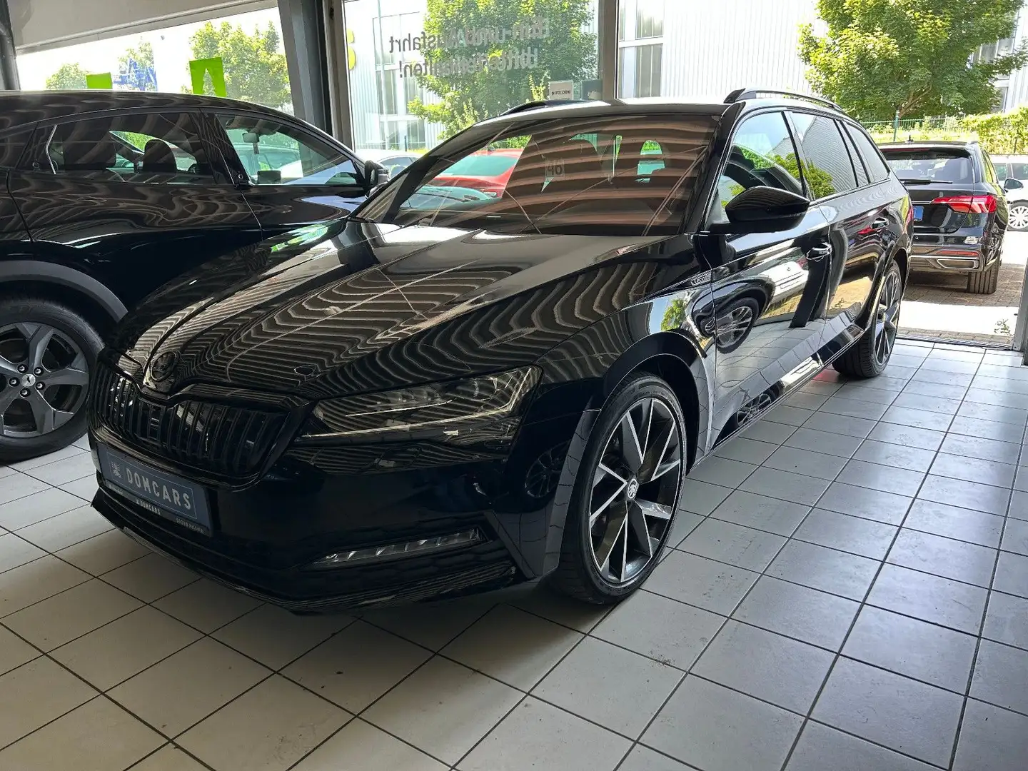 Skoda Superb Combi Sportline iV/LED/NAVI/GARANTIE/AHK/ Zwart - 2