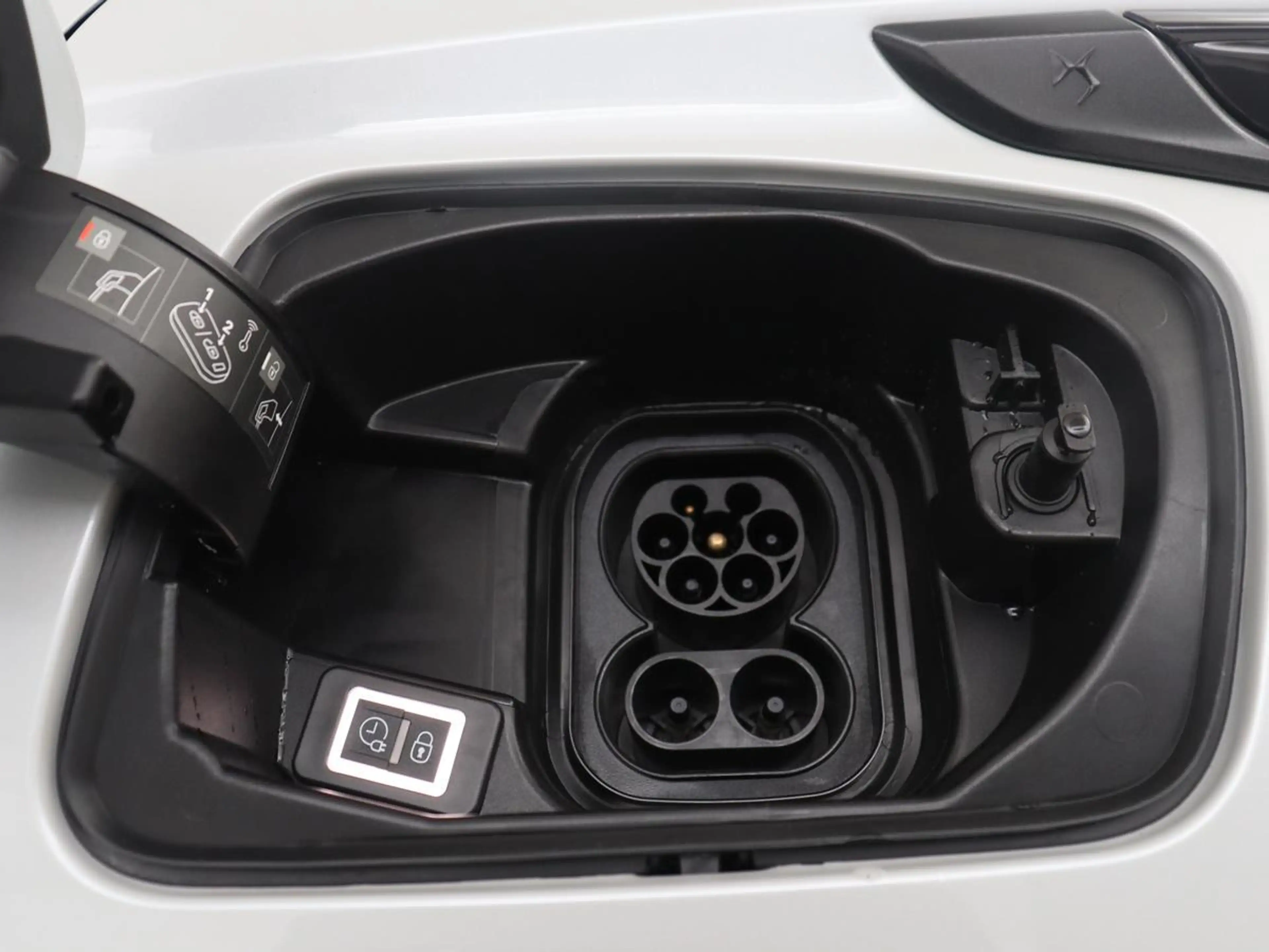 DS Automobiles DS 3 Crossback E-Tense Performance Line 50 kWh | SOH 91.2% | Carp — photo 11