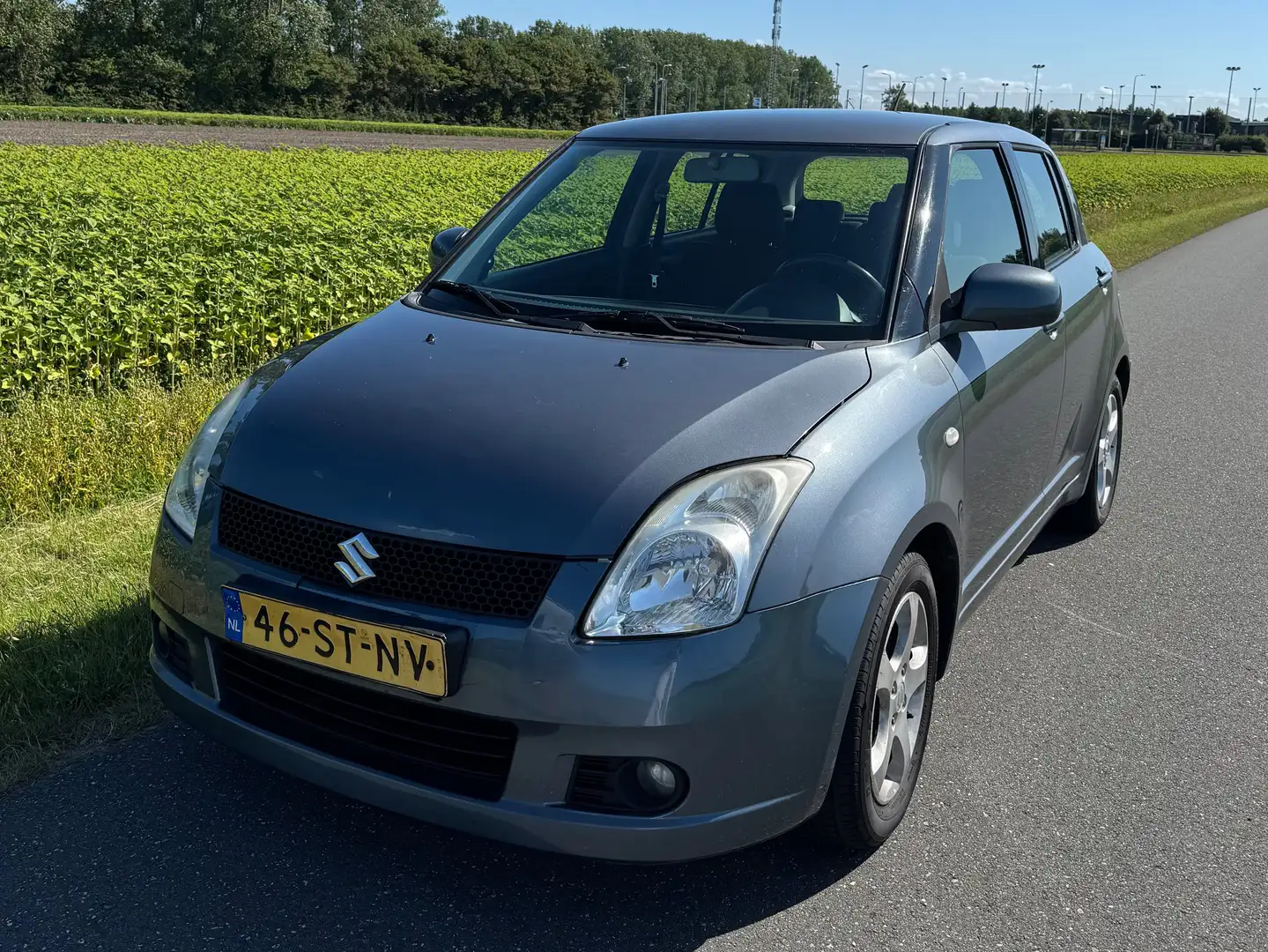 Suzuki Swift 1.3 Shogun Gris - 1