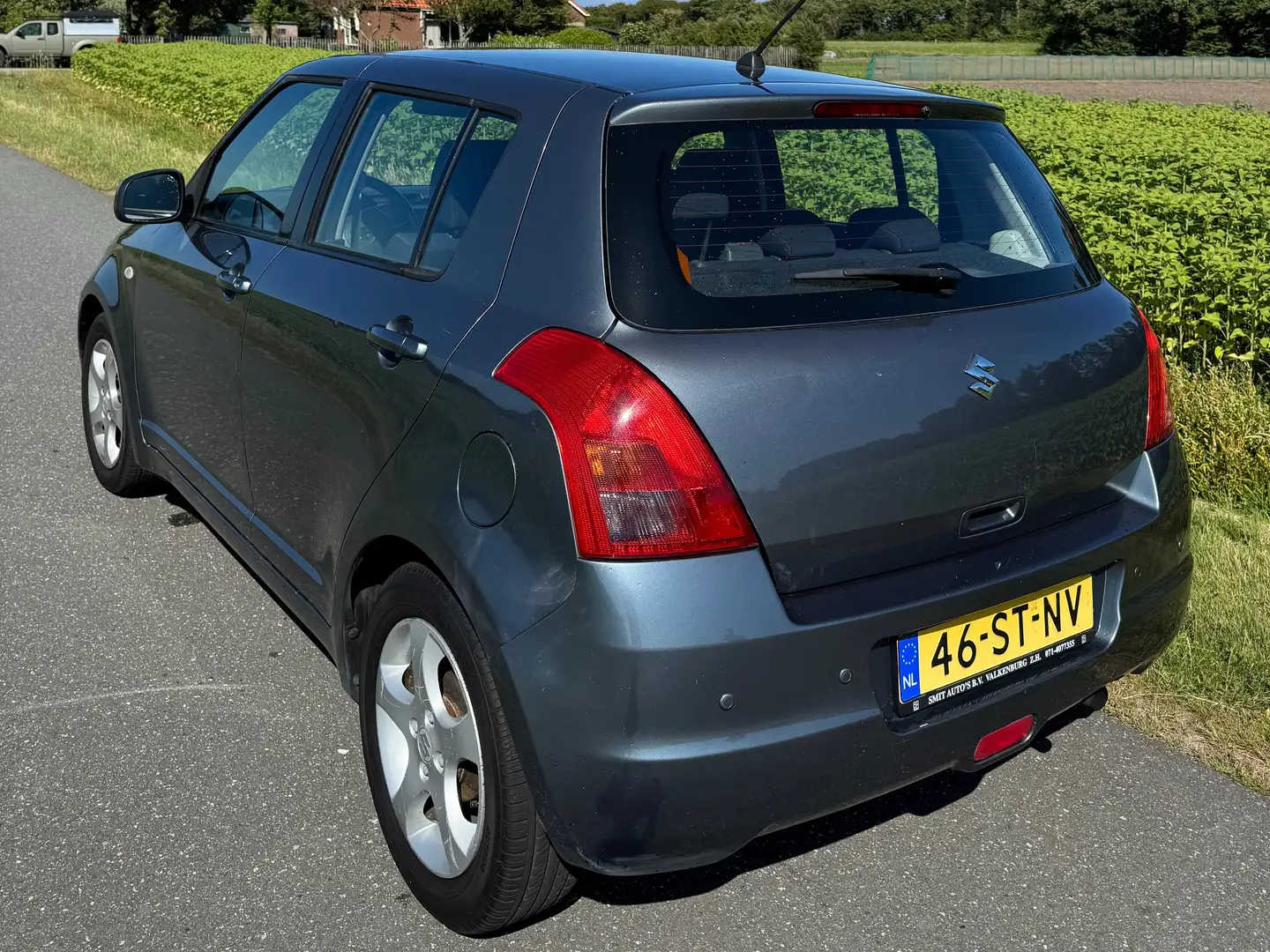 Suzuki Swift 1.3 Shogun Gris - 2