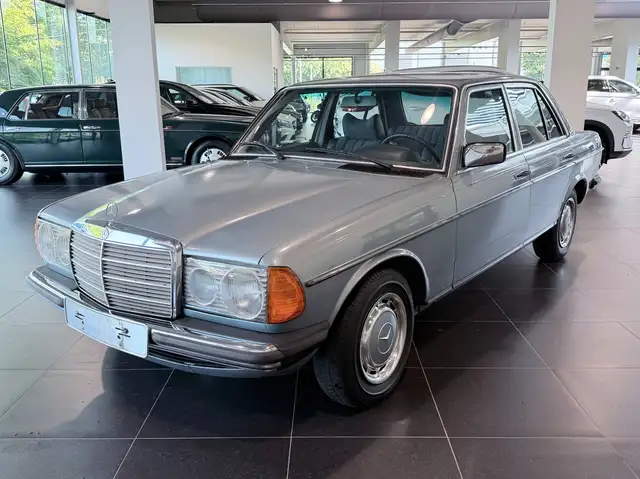 Mercedes-Benz 200 W123 / 1e eigenaar! / Belgische auto