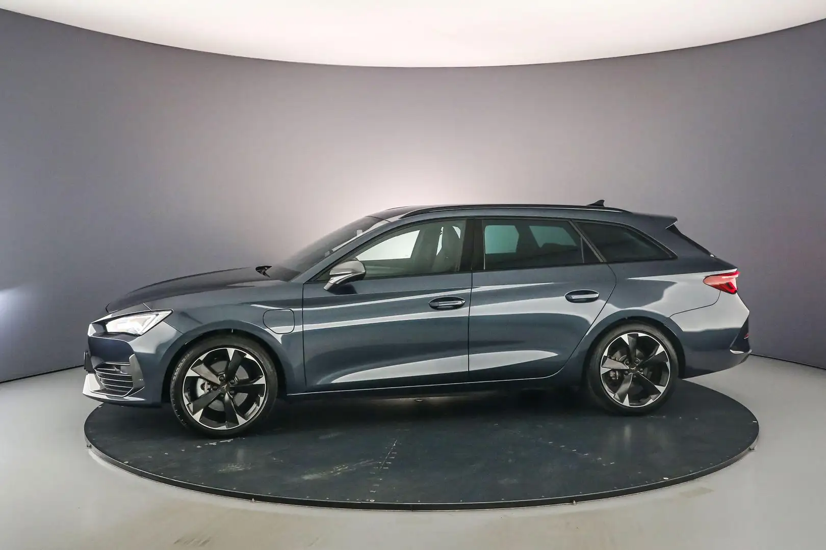 CUPRA Leon Sportstourer Business 1.4 TSI e-Hybrid 204pk DSG A Gris - 2