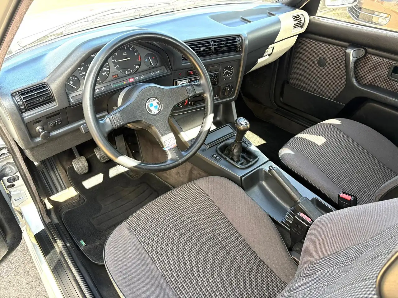BMW 325 Série 3 E30 Coupé I 325 iX 2.5 L 171 ch BVM5, foto 6