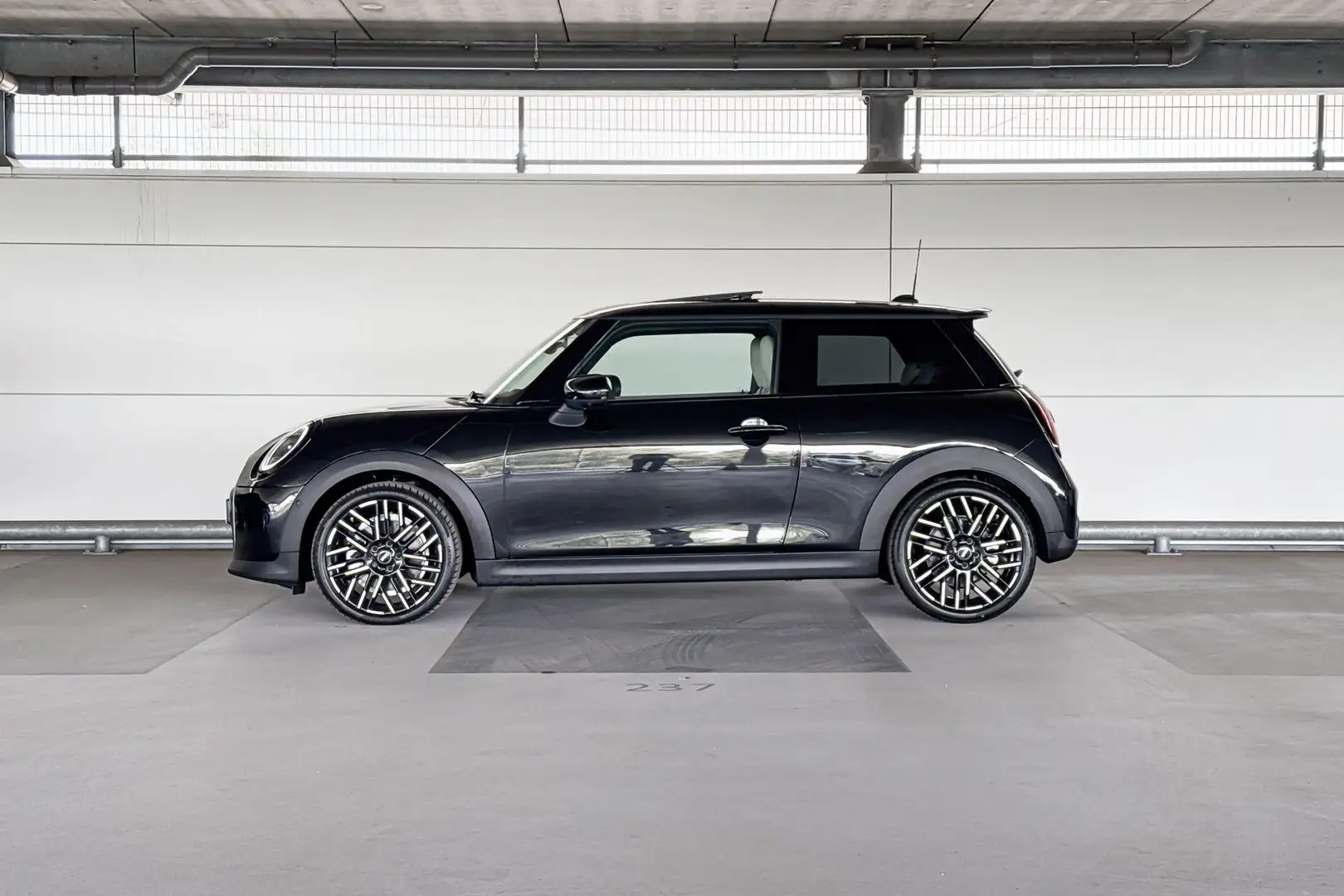 MINI Cooper S 3-deurs Favoured Negru - 2