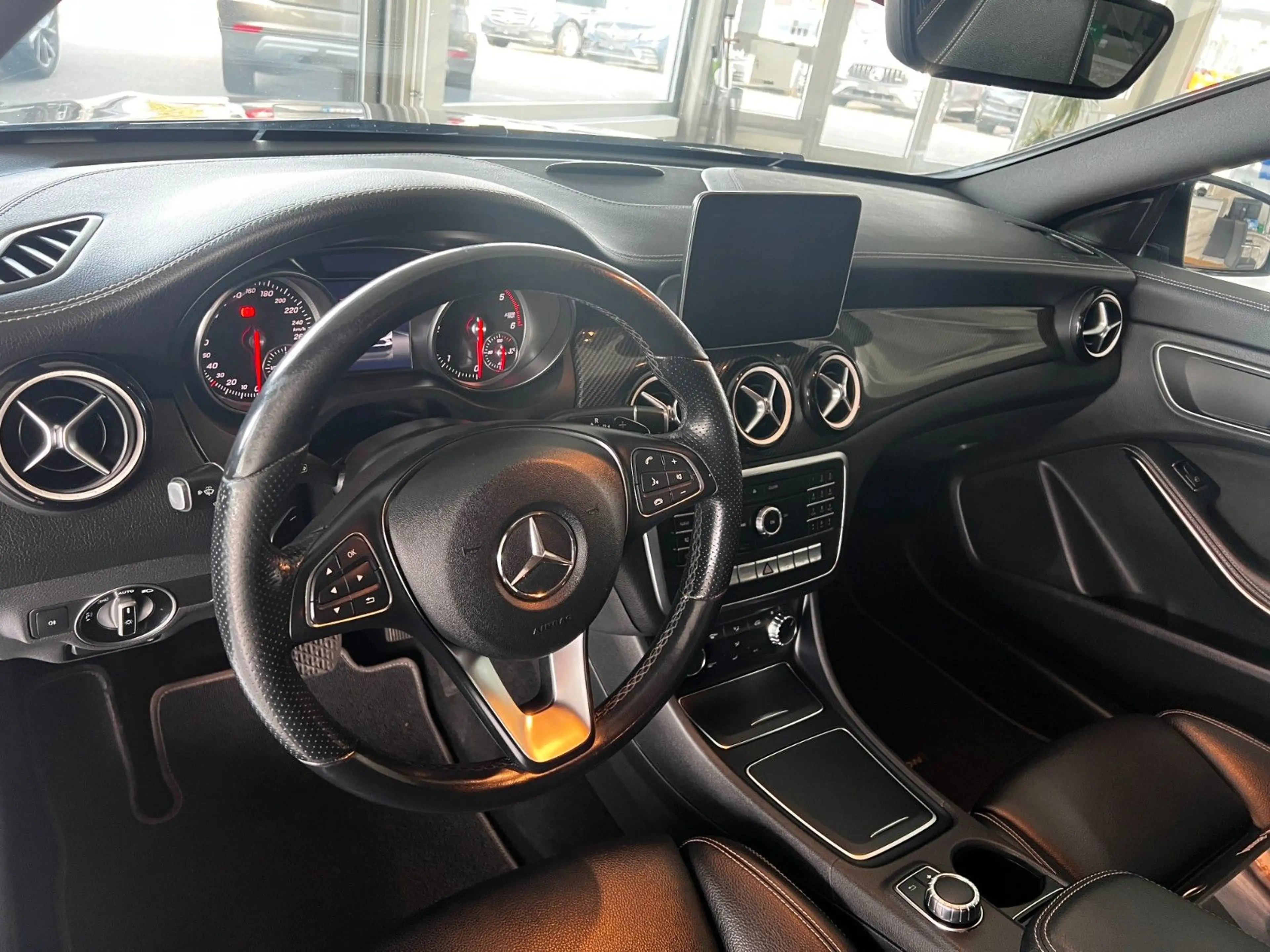 Mercedes-Benz CLA 220 d UrbanStyle Edition/AMG-Sport Coup — photo 10