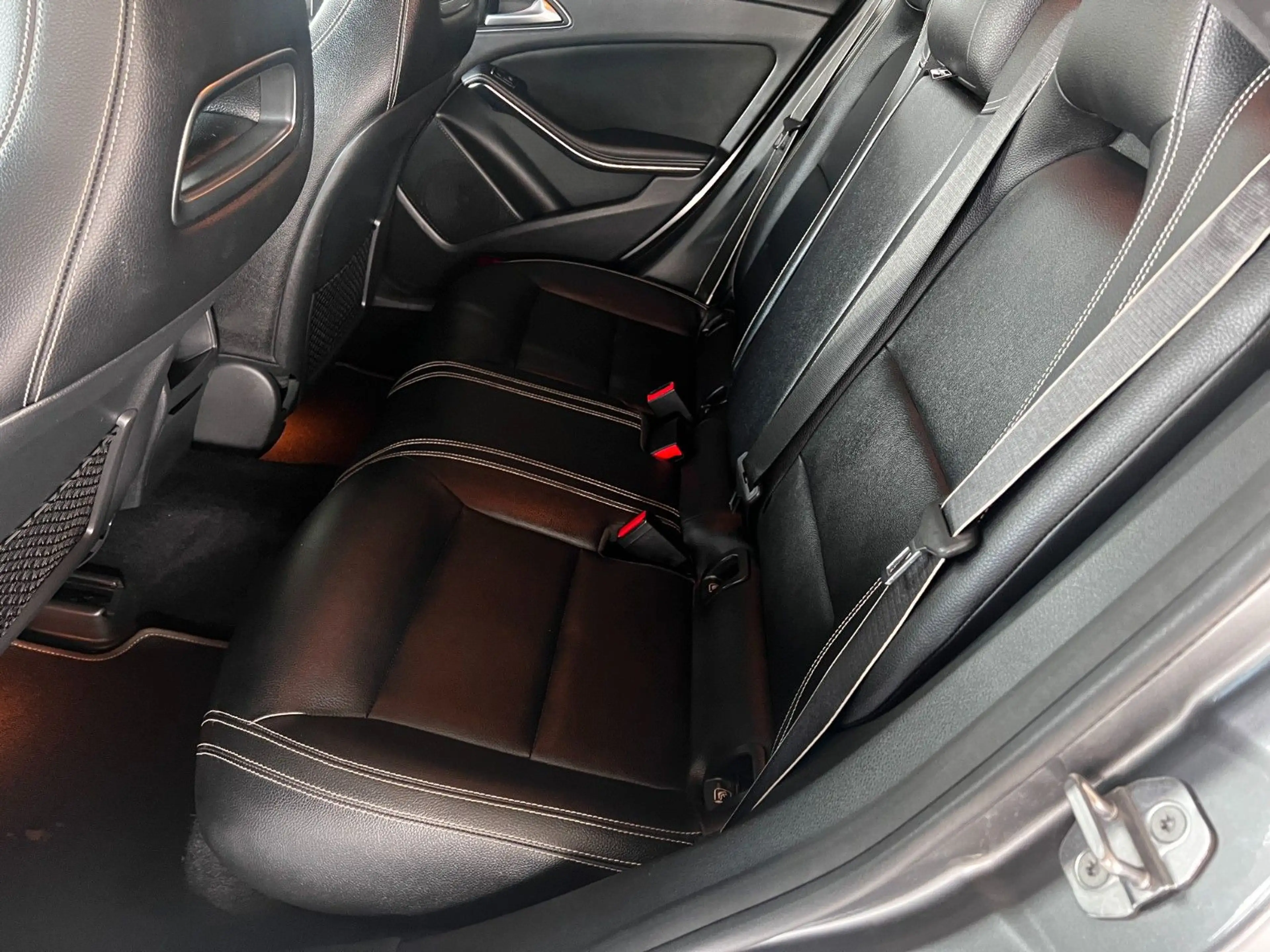 Mercedes-Benz CLA 220 d UrbanStyle Edition/AMG-Sport Coup — photo 14