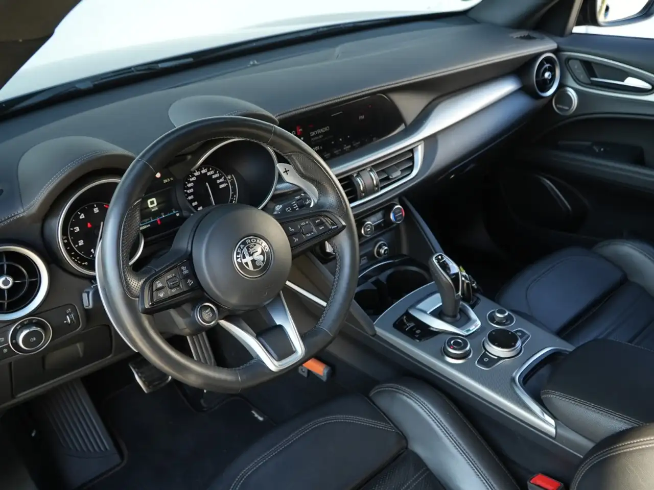 Alfa Romeo Stelvio 2023