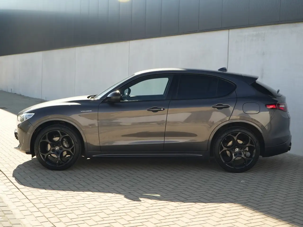 Alfa Romeo Stelvio 2023 — фото 14