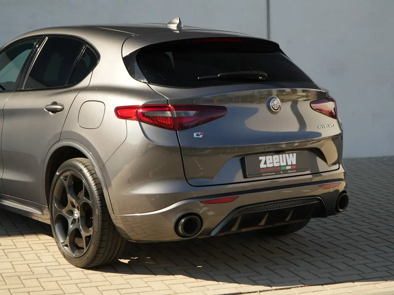 Alfa Romeo Stelvio 2023 — фото 15