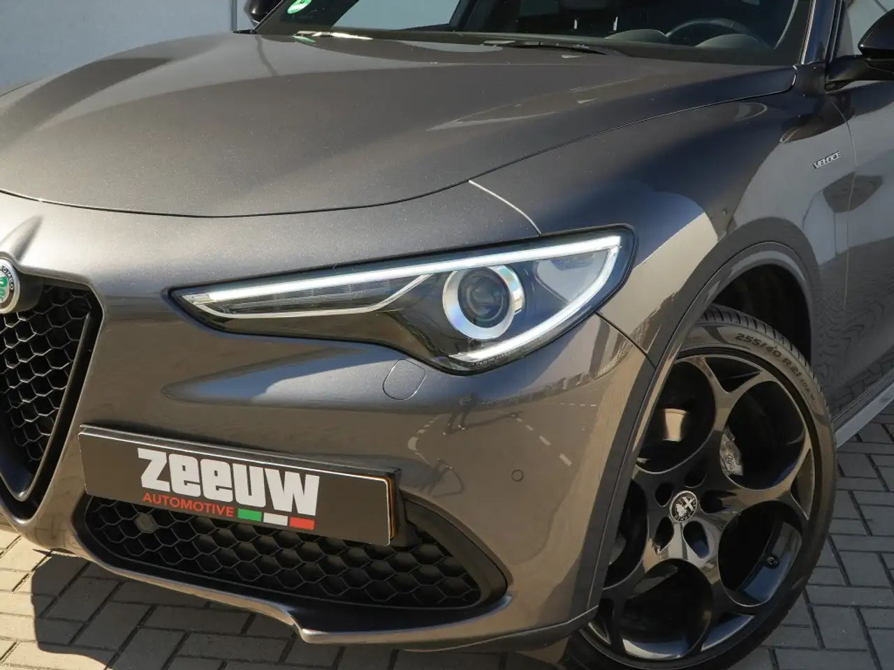 Alfa Romeo Stelvio 2023 — фото 8